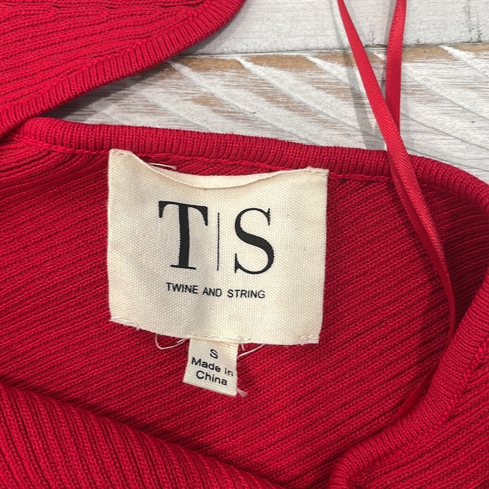 red top - Picture 3 of 3
